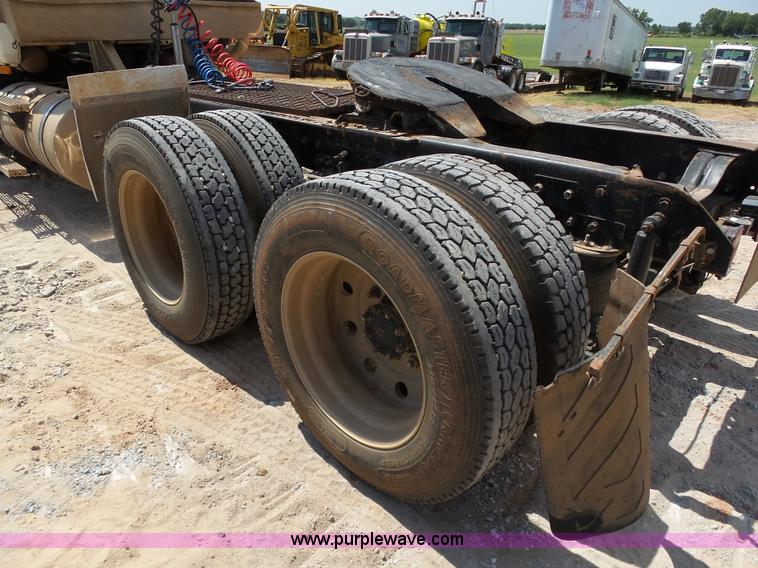 image for item K7043 1998 Mack CH613 Maxicruise semi truck