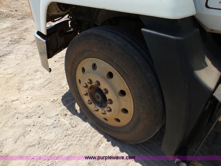 image for item K7043 1998 Mack CH613 Maxicruise semi truck