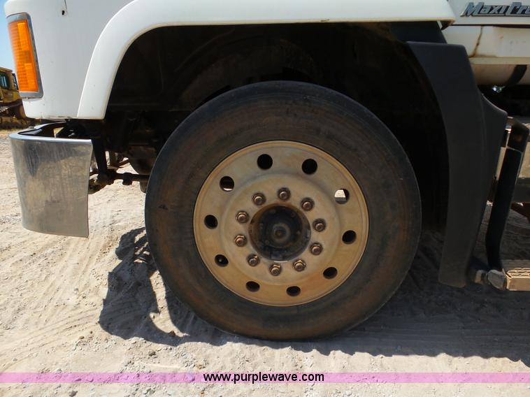 image for item K7043 1998 Mack CH613 Maxicruise semi truck
