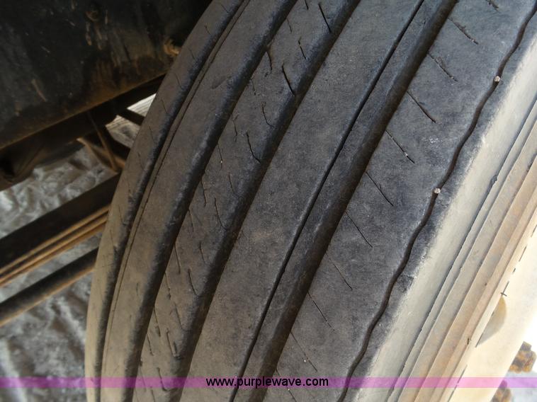 image for item K7043 1998 Mack CH613 Maxicruise semi truck