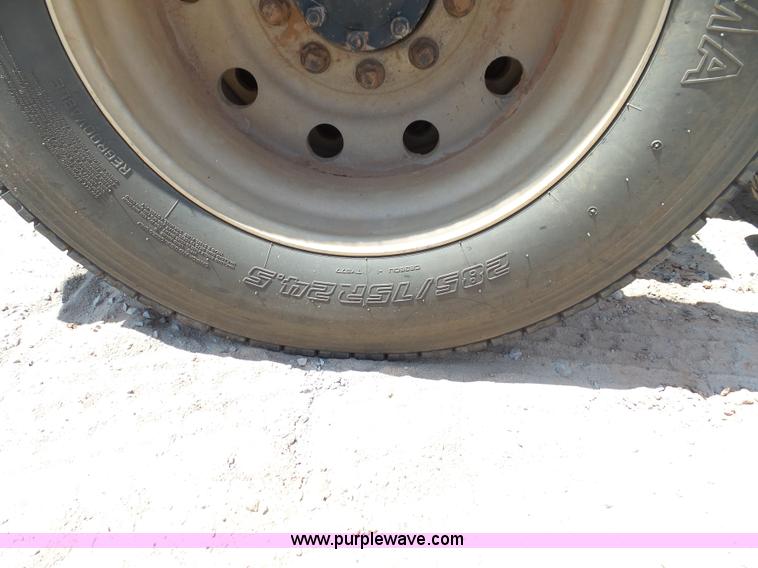 image for item K7043 1998 Mack CH613 Maxicruise semi truck