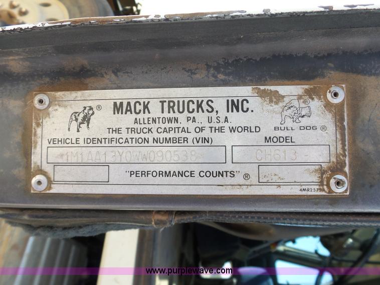 image for item K7043 1998 Mack CH613 Maxicruise semi truck