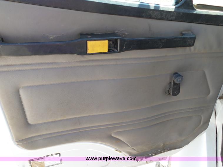 image for item K7044 2003 Freightliner FL70 service truck