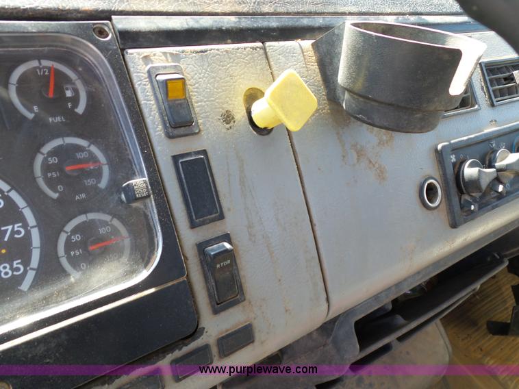 image for item K7044 2003 Freightliner FL70 service truck