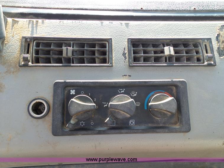 image for item K7044 2003 Freightliner FL70 service truck