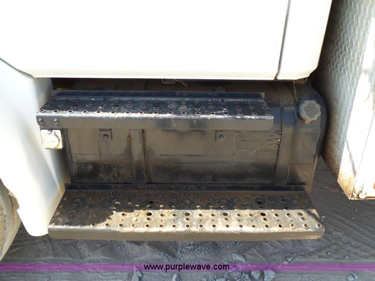 image for item K7044 2003 Freightliner FL70 service truck