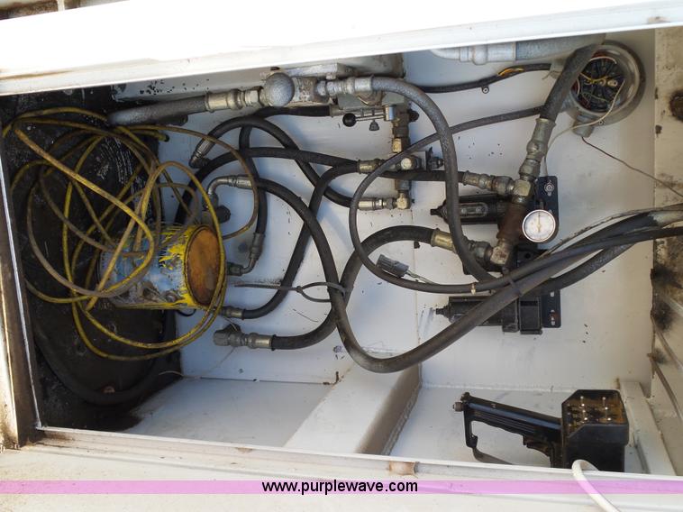 image for item K7044 2003 Freightliner FL70 service truck