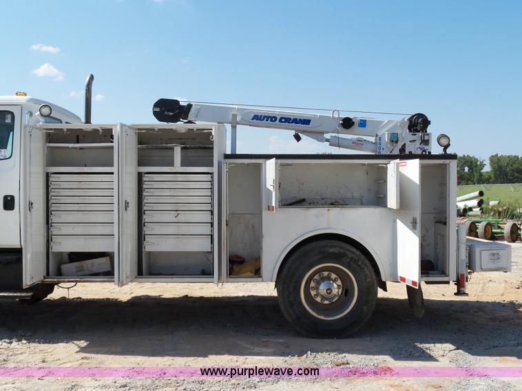 image for item K7044 2003 Freightliner FL70 service truck