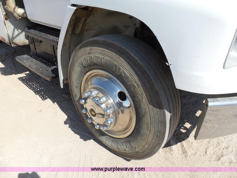 image for item K7044 2003 Freightliner FL70 service truck