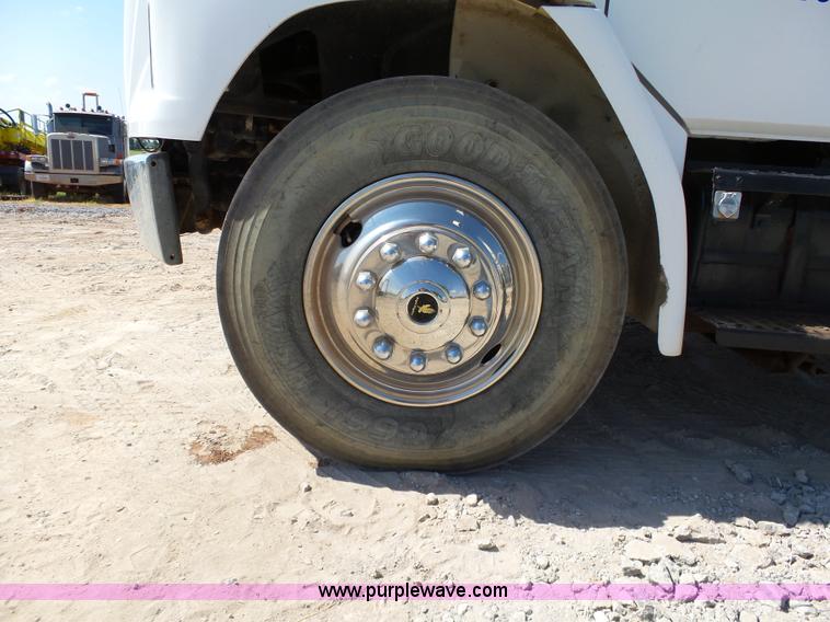 image for item K7044 2003 Freightliner FL70 service truck