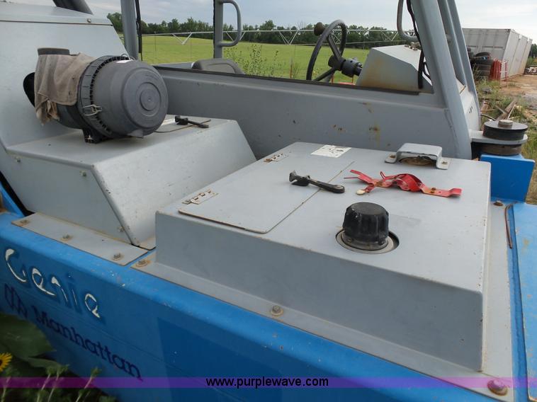 image for item K7046 2007 Genie GTH-1048 telehandler