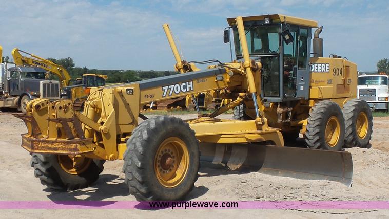 image for item K7050 2002 John Deere 770CH Series II motor grader