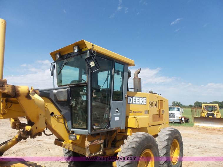 image for item K7050 2002 John Deere 770CH Series II motor grader