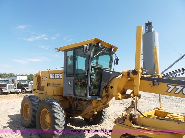 image for item K7050 2002 John Deere 770CH Series II motor grader