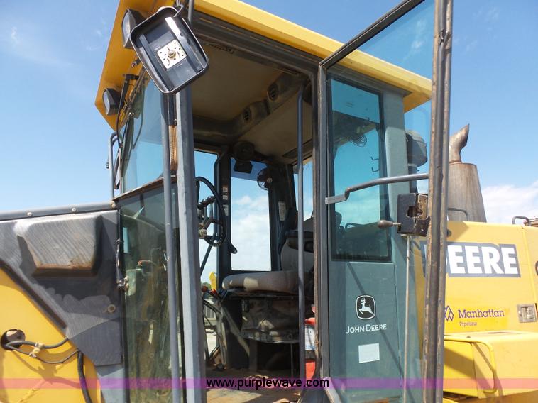 image for item K7050 2002 John Deere 770CH Series II motor grader