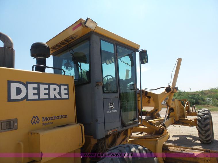 image for item K7050 2002 John Deere 770CH Series II motor grader