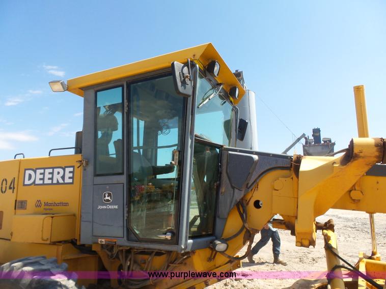 image for item K7050 2002 John Deere 770CH Series II motor grader