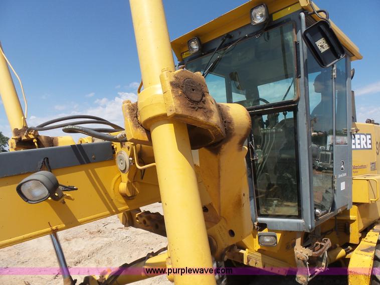 image for item K7050 2002 John Deere 770CH Series II motor grader