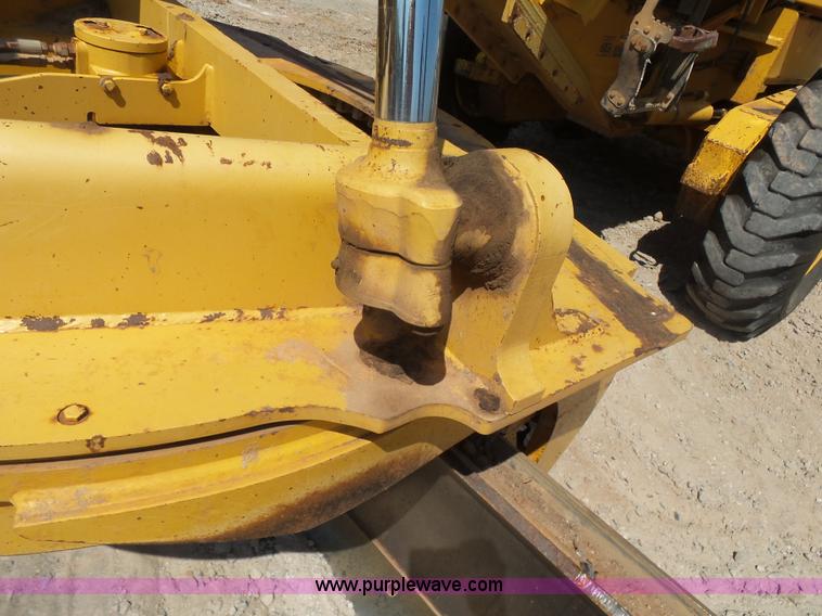 image for item K7050 2002 John Deere 770CH Series II motor grader