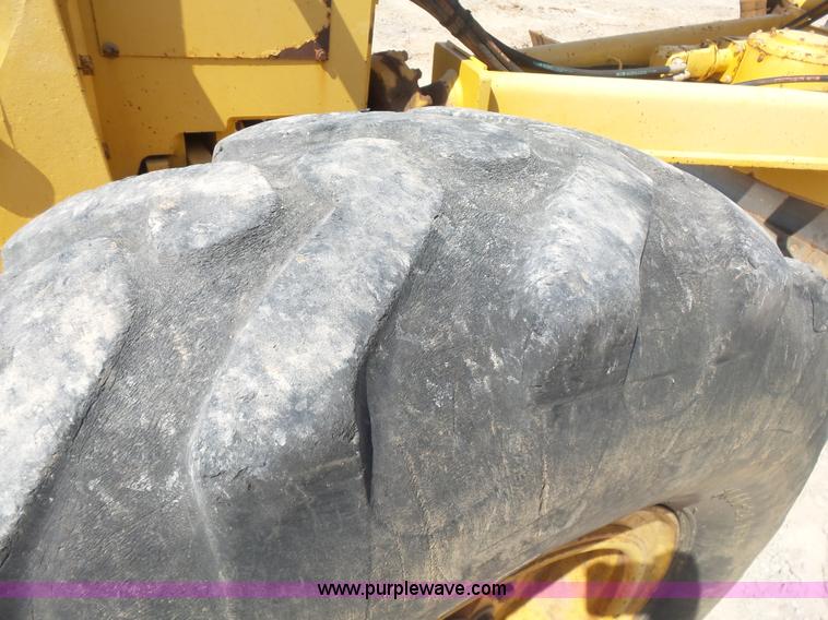 image for item K7050 2002 John Deere 770CH Series II motor grader