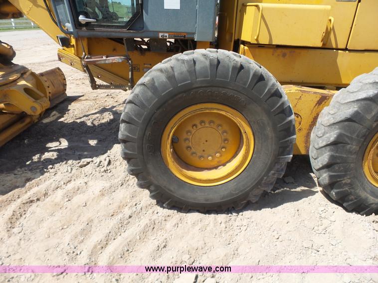 image for item K7050 2002 John Deere 770CH Series II motor grader