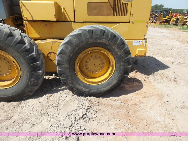 image for item K7050 2002 John Deere 770CH Series II motor grader