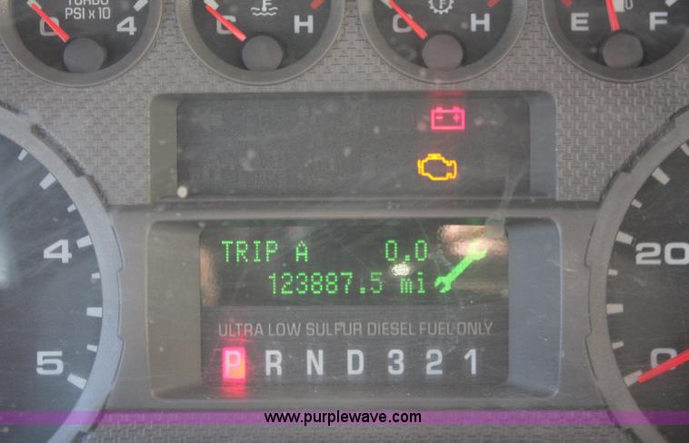 image for item K7051 2008 Ford F450 Super Duty XLT Crew Cab truck cab and chassis