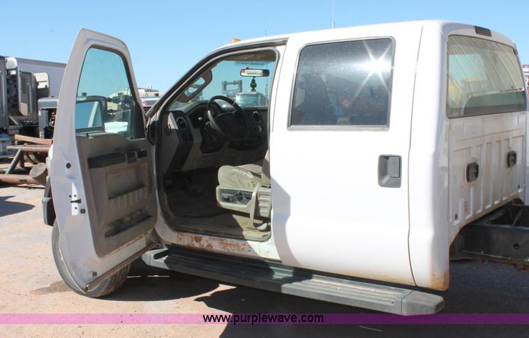 image for item K7051 2008 Ford F450 Super Duty XLT Crew Cab truck cab and chassis