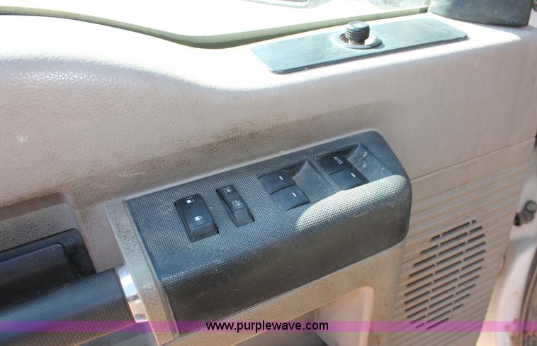 image for item K7051 2008 Ford F450 Super Duty XLT Crew Cab truck cab and chassis