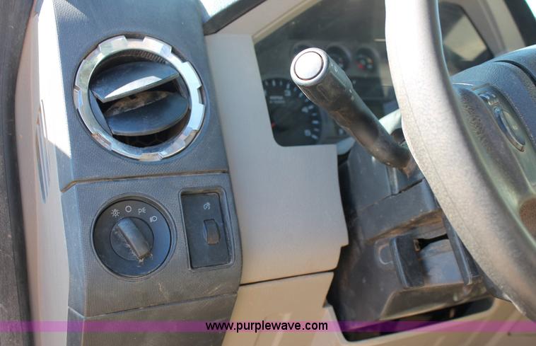 image for item K7051 2008 Ford F450 Super Duty XLT Crew Cab truck cab and chassis