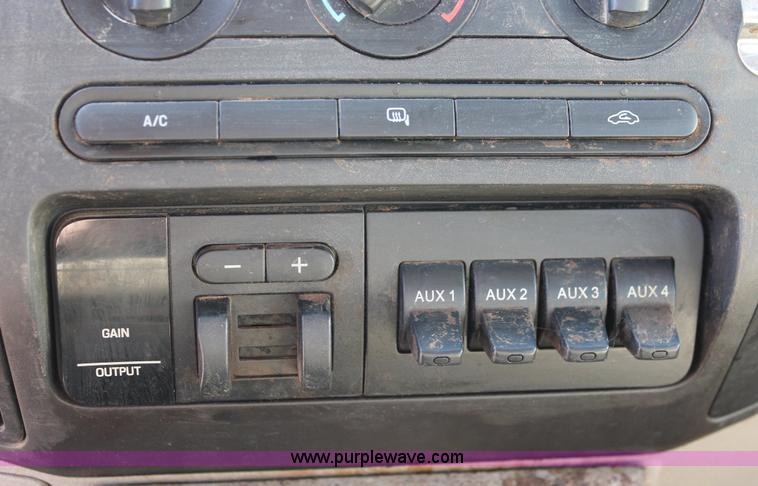 image for item K7051 2008 Ford F450 Super Duty XLT Crew Cab truck cab and chassis