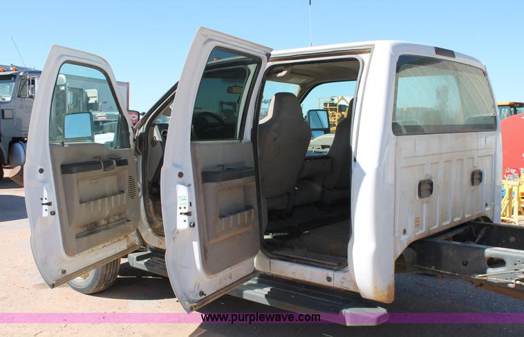 image for item K7051 2008 Ford F450 Super Duty XLT Crew Cab truck cab and chassis