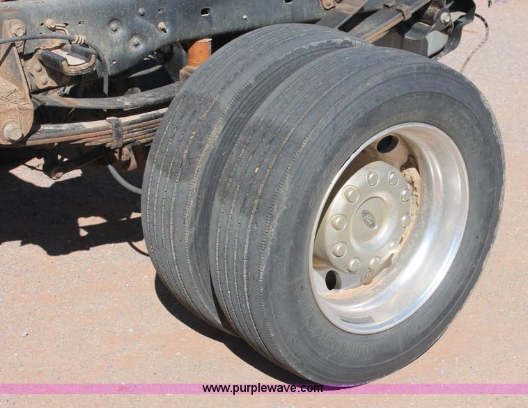 image for item K7051 2008 Ford F450 Super Duty XLT Crew Cab truck cab and chassis