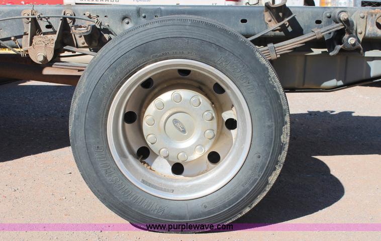 image for item K7051 2008 Ford F450 Super Duty XLT Crew Cab truck cab and chassis