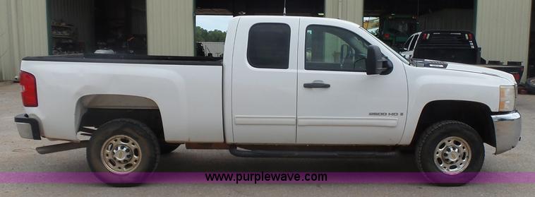 image for item K7053 2009 Chevrolet Silverado 2500HD LT Ext. Cab pickup truck