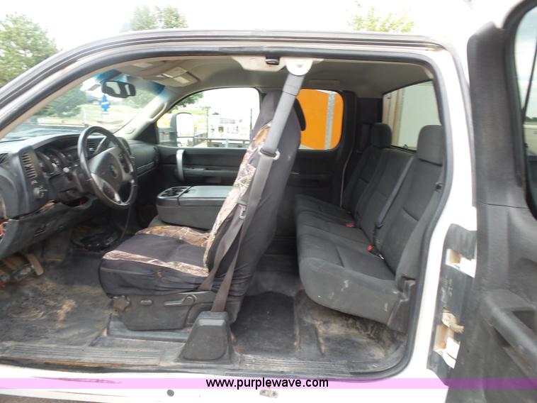 image for item K7053 2009 Chevrolet Silverado 2500HD LT Ext. Cab pickup truck