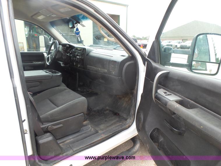 image for item K7053 2009 Chevrolet Silverado 2500HD LT Ext. Cab pickup truck