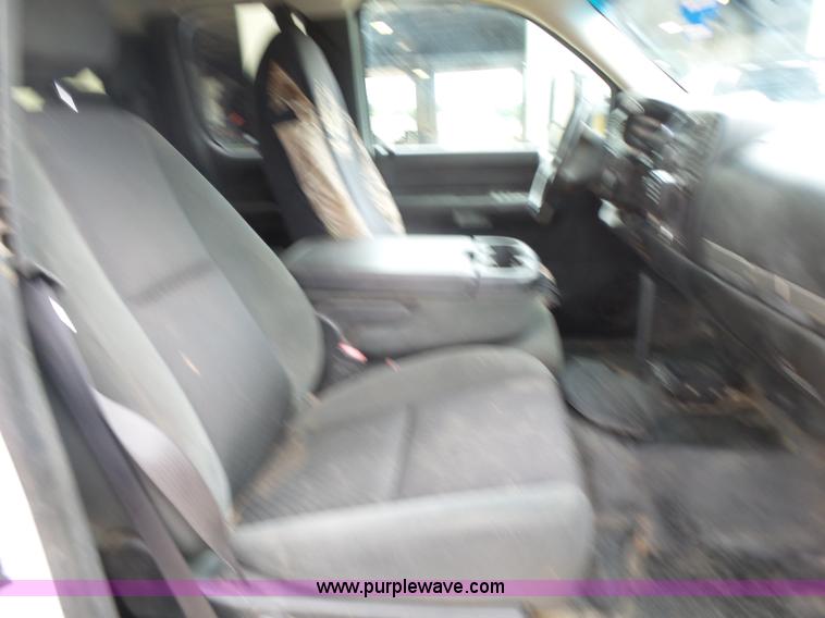 image for item K7053 2009 Chevrolet Silverado 2500HD LT Ext. Cab pickup truck