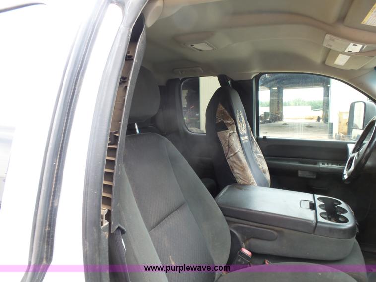 image for item K7053 2009 Chevrolet Silverado 2500HD LT Ext. Cab pickup truck