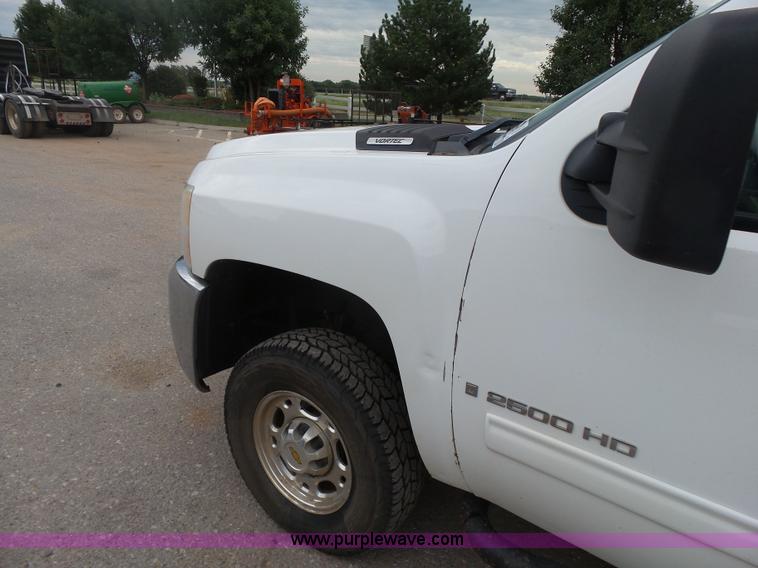 image for item K7053 2009 Chevrolet Silverado 2500HD LT Ext. Cab pickup truck