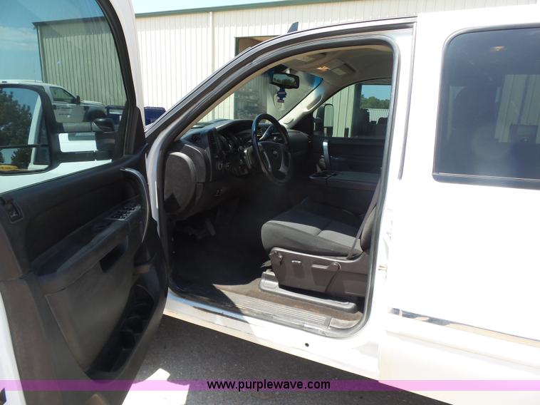 image for item K7055 2012 Chevrolet Silverado 2500HD Crew Cab pickup truck