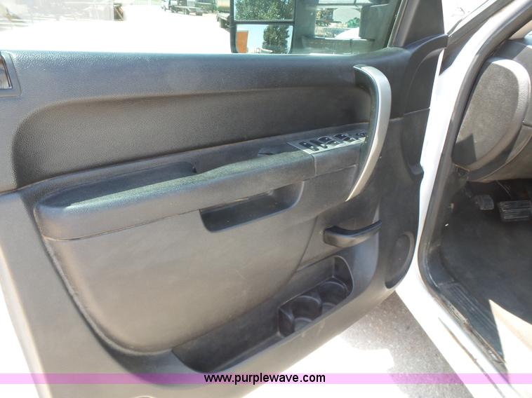 image for item K7055 2012 Chevrolet Silverado 2500HD Crew Cab pickup truck