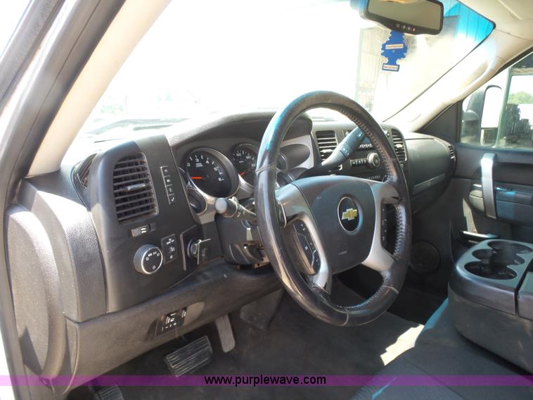 image for item K7055 2012 Chevrolet Silverado 2500HD Crew Cab pickup truck