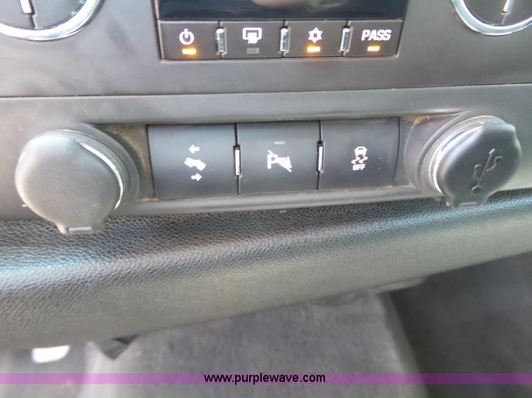 image for item K7055 2012 Chevrolet Silverado 2500HD Crew Cab pickup truck