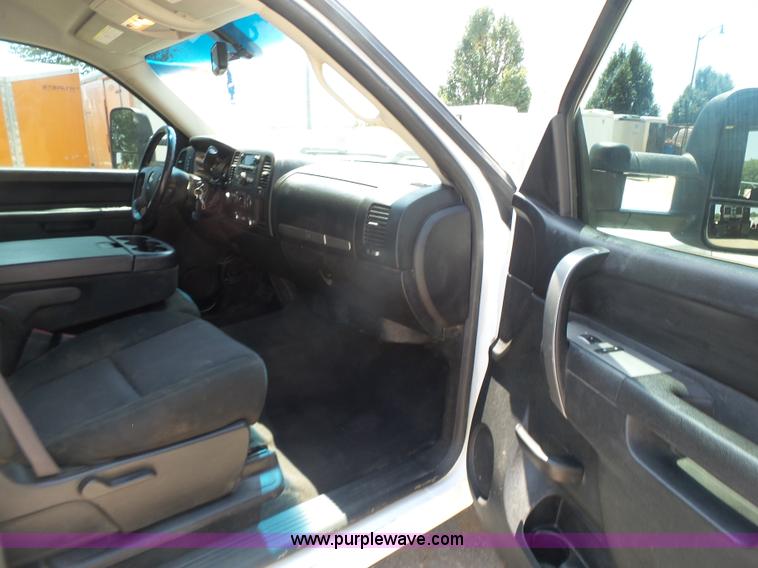 image for item K7055 2012 Chevrolet Silverado 2500HD Crew Cab pickup truck