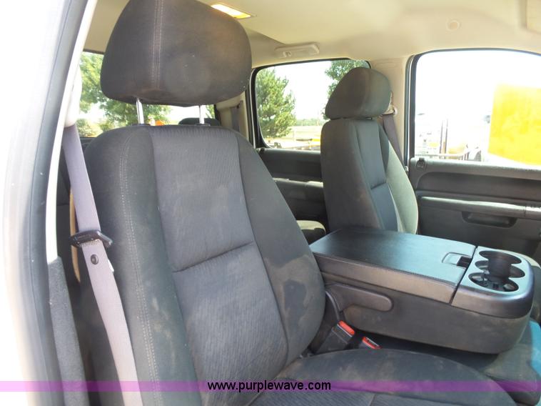 image for item K7055 2012 Chevrolet Silverado 2500HD Crew Cab pickup truck