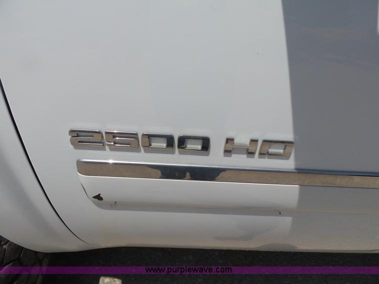 image for item K7055 2012 Chevrolet Silverado 2500HD Crew Cab pickup truck