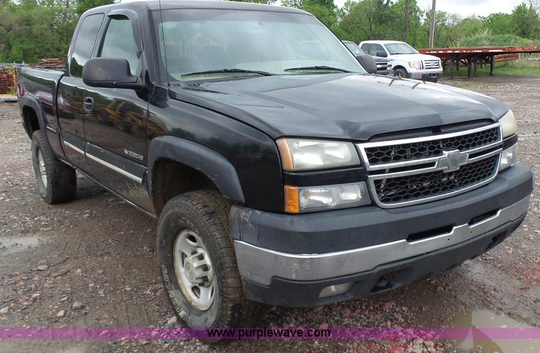 image for item K7221 2007 Chevrolet Silverado 2500HD Ext. Cab pickup truck