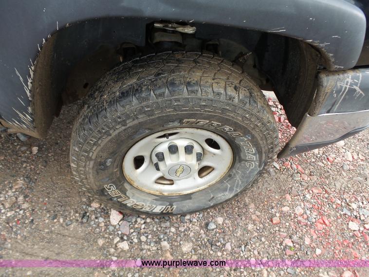 image for item K7221 2007 Chevrolet Silverado 2500HD Ext. Cab pickup truck