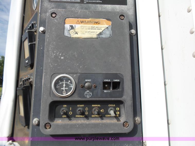 image for item K8751 1997 Utility VS2R refrigerated van trailer